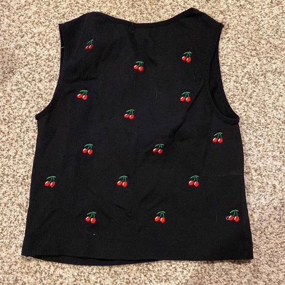 Cherry pattern crop top - Picture 2 of 2